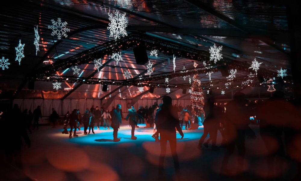 Eisdisco am 19. Dezember auf der Henkell Kunsteisbahn Eisdisco am 19. Dezember auf der Henkell Kunsteisbahn