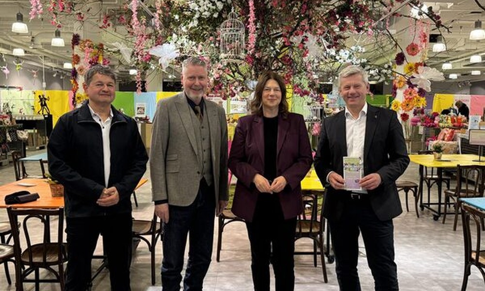 Leerstehendes SportScheck Gebäude in Wiesbaden wird temporär als Frühlingsmarkt genutzt