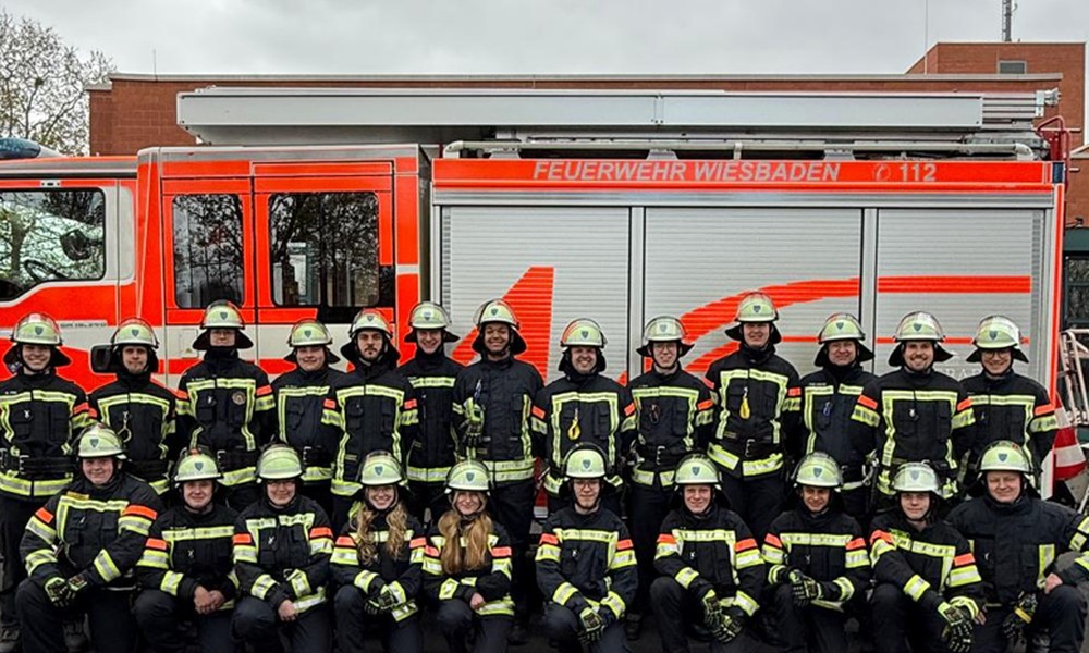 Wiederaufnahme des Grundausbildungslehrgangs: 23 neue Mitglieder für die Freiwillige Feuerwehr Wiesbaden Wiederaufnahme des Grundausbildungslehrgangs: 23 neue Mitglieder für die Freiwillige Feuerwehr Wiesbaden