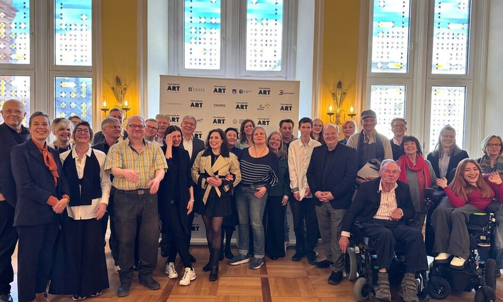 Wiesbaden startet inklusives Kunstprojekt 'touched by art' mit Tandems und Auktion