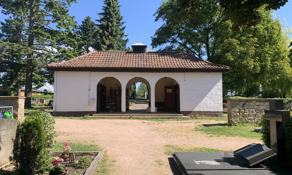 Wiesbaden stellt Friedhofs-Wasserleitungen ab — Zapfstellen erst ab Frühjahr 2026 wieder verfügbar Wiesbaden stellt Friedhofs-Wasserleitungen ab — Zapfstellen erst ab Frühjahr 2026 wieder verfügbar