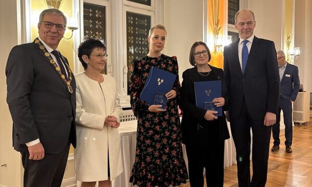 Wiesbaden zeichnet Exilaktivistinnen und zwei Lebensretter mit Ludwig Beck Preis und Preis für Bürgermut aus Wiesbaden zeichnet Exilaktivistinnen und zwei Lebensretter mit Ludwig Beck Preis und Preis für Bürgermut aus